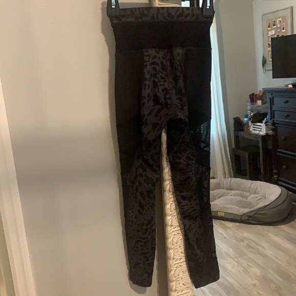 lululemon leggings - Picture 3 of 3